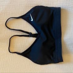 Brand new Nike Sports Bra Nike Sports Bra Aesthetic, Cute Sports Bra Aesthetic, Nike Sports Bra Outfit, Sport Bra Nike, Nike Gym Outfit, Cute Sports Bras, Sports Bra Outfit, Gymwear Outfits