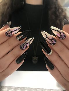 Nails Gothic Ideas, Dna Nails, Butterfly Wing Nails, Cross Nail Art, Cross Nails, Witchy Nails, Stunning Nails, Halloween Acrylic Nails