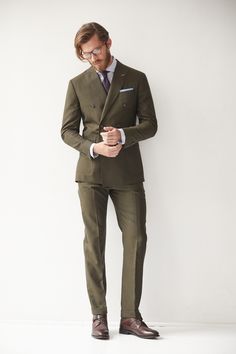 Michael Bastian Gray Label: Your First Look at the Designer's Affordable New Line Photos | GQ Olive Green Suit, Mens Suit Style, Big Men Fashion, New Mens Fashion, Mens Fashion Blog, Green Suit