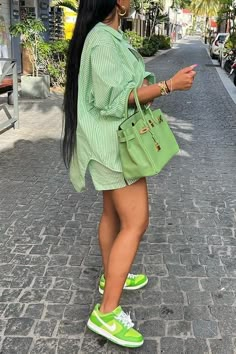 Summer Brunch Outfit Black Women, Casual Brunch Outfit Summer, Brunch Looks, Shirt Collar Styles, Casual Chic Outfit, Casual Stripes, Looks Style, Lookbook Outfits, Mode Inspiration