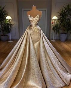 It’s all about dressing fancy and out shining the ordinary Pretty Prom Dress, Prom Dress Ball Gown, Dress Ball Gown, Ball Gowns Evening, Pretty Prom Dresses, Classy Wedding, Ball Gowns Prom, Gala Dresses, Prom Dresses Ball Gown