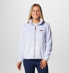 Indulge in this jacket’s plush high-pile fleece on your next hike. Zip up and head out on the trail comfortably with zippered pockets to keep your hands warm when temps drop. Hiking Jacket, Columbia Jacket, Casual Trousers, Mens Sportswear, Sherpa Fleece, Columbia Sportswear, Ski Jacket, Winter Sale, Campfire