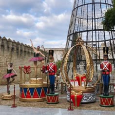 Decoración temática del Cascanueces para tus eventos navideños. Instituciones públicas y privadas, Ayuntamientos, Centros Comerciales, Parques Temáticos... Preparamos la mejor decoración navideña para tus espacios.