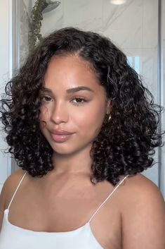 Short Brown Curly Hair With Highlights, Short Curly Haircuts 3c, Short Curls Hairstyles, 2c Curly Hair Haircuts, Curly Hair Pigtails, Short Curly Hair 3b 3c, Curly Bobs, Short Natural Curly Hair