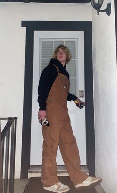 2023 Overalls, Salopette Outfit, Overalls Men Fashion, Mechanic Clothes, Brown Overalls, Levis Outfit, Streetwear Outfit Ideas, Mens Overalls