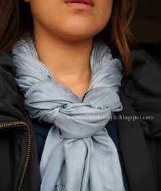 Cute way to tie a scarf Scarf Tieing, Tie A Scarf, Scarf Patterns, Ways To Wear A Scarf, Frou Frou, Scarf Tying, How To Wear Scarves, Her Eyes, Looks Style