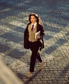 Woman tie outfit dark academia outifit dark academia aesthetic Preppy Outfits Dark Academia, Female Outfit With Tie, Dark Academia Gym Outfits, Dark Academia Workout Outfit, 1920s Professor, Steampunk Dark Academia, Writer Academia Aesthetic Outfits, Inventor Aesthetic Outfit, Drama Student Aesthetic