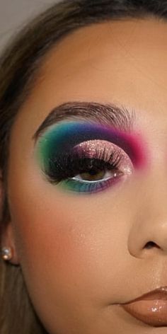 Halo Eye Makeup, Glam Makeup Look, Colorful Eye Makeup, Creative Eye Makeup, Creative Eye, Pretty Eyes, Glam Makeup, Artistry Makeup, Makeup Inspo