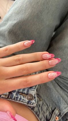 Long Almond Star Nails, Cinzia Bayliszullo Nails, Pink Acrylics Almond, Summer 2024 Nails Ideas, Nail For Summer 2024, Simple Summer Almond Nails, Summer Nail Design 2024, Pink And White Nails Almond, Trendy Nail Designs 2024