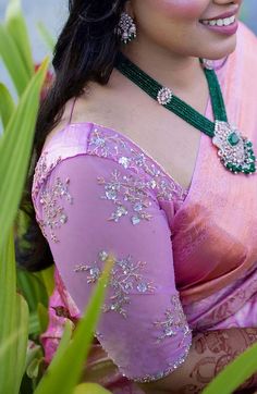 Pattusaree Blouse Designs Latest, Blouse For Silk Saree, Pink Blouse Designs, Netted Blouse Designs, Fashion Design Classes, Formal Saree, Cutwork Blouse, Wedding Saree Blouse Designs