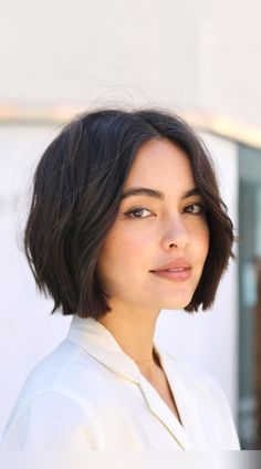 Trendy bob hairstyle ideas | hairstyle tutorial ideas Modern Short Hairstyles, Short Bob Haircuts, Penteado Cabelo Curto, Short Hair Haircuts, Short Bob Hairstyles, Cortes De Cabello, Hairstyles Haircuts, Haircut Ideas, Cute Hair