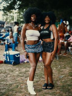 Jewelry Shoot, Afro Punk Fashion, Afro Curls, Type Shi, Set Designs, Afro Punk, Friend Poses, Punk Style