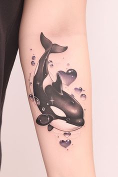 These 50 inspiring killer whale tattoo designs are perfect for ocean lovers looking for a unique piece of body art. Whether you prefer a simple, small design or a detailed sleeve, these ideas range from traditional to minimalist styles. Consider an orca whale tattoo with a floral stencil, or perhaps a mom and baby design. Placement options include the forearm, wrist, ribs, or even the hip, with each drawing capturing the orca’s majestic presence. Whale Tattoo Ideas, Orca Whale Tattoo, Orcas Swimming, Killer Whale Tattoo, Orca Tattoo, Whale Tattoo, Whale Tattoos, Floral Stencil, Orca Whale