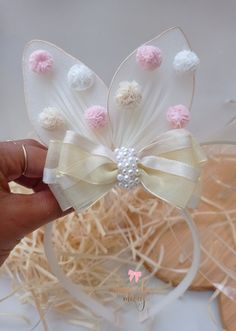 Tiara páscoa #tiarapascoa #lacopascoa #pascoa #lacodefita Diy Crafts For Girls, Spring Easter Crafts, Alice Band, Dollar Tree Diy Crafts, Gold Jewelry Simple, Fairy Dolls, Dollar Tree Diy, Beaded Jewelry Diy, Pita