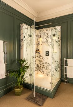 the bathroom is decorated in green and white marble