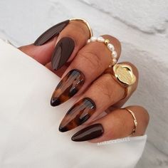 Classy old money fall brown nail ideas | brown manicure | French brown | fall winter nails | Elevate your nail game this season. Fall nail ideas autumn short square. #fall #fallnail#fallnaildesignideas Nails Bright, Colorful Nails, Smink Inspiration, Black Nail, Minimalist Nails, Dope Nails