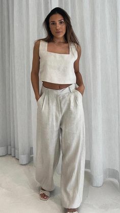 Tillie Crop Top - Oatmeal - Buy Women's Tops - Billy J Minimalist Outfits Women Minimal Chic, Outfit Con Blazer, Minimalist Outfits Women, Trip Fits, Crop Design, Minimalist Outfits, Family Look, Linen Loungewear, Simple Fits