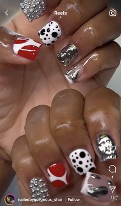 Mini Nail Designs, Minimalist Nail Ideas Short, Short Nails Ideas Cherry, Winter Short Acrylic Nails, Concert Nail Designs, Black Nails Black Women, Red And Black Short Nails, Western Nails Short, Red Nail Designs Short