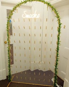 Snack wall for hire 😋 Dry hire (DIY) £55 Fully loaded with Walkers crisps £89 Delivery charges may apply. #robinweddingandeventdecor #snackwall #crispswall #northeast #stocktonontees Wedding Crisp Wall, Party Favor Wall, Crisp Wall, Snack Wall, Walkers Crisps, Wedding Snacks, Stockton On Tees, Wedding Event Decor, Reception Ideas