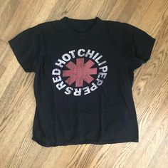 RED HOT CHILI PEPPERS T-SHIRT Red Hot Chili Peppers Shirt, Red Hot Chili Peppers Band, Rock And Roll Fashion, Warm Weather Outfits, White Crewneck, Red Hot Chili Peppers, Fire Fits, Hot Chili, Chili Peppers