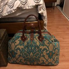 World Map Tapestry, Victorian Carpet, Chic Purses, Purse Crafts, Custom Carpet, Carpet Bag, Mary Poppins, Original Bags, Brocade Fabric