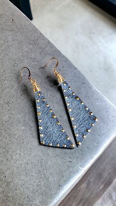 Accessorize in the day and transition into night with perfection. These Scalene Triangle Denim earrings are edgy and sophisticated. Denim with wire wrapping and ear wires, finished off with  nail heads. Everyone will love these earrings! Total Hang length: 3 ¼ in Total Width: 1 in Denim Jewelry Leaves Earrings, Denim Diy Clothes, Denim Earrings, Denim Crafts Diy, Blue Jeans Crafts, Denim Jewelry, Fabric Earrings, Polymer Clay Jewelry Diy, Studded Jeans