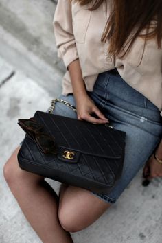 High Class Fashion, Midi Denim Skirt, Trendy Purses, Timeless Bags, Midi Denim, Hot Bags