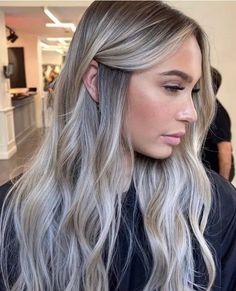 Blonde Hair Color Ideas Ash, Hair Color Ideas Ash Blonde, Ash Bayalage, Fall Ash Blonde Hair, Blonde Highlights Ash, Blonde Balayage Natural, Winter Hair Color For Blondes, Highlights Ash Blonde, Smokey Ash Blonde