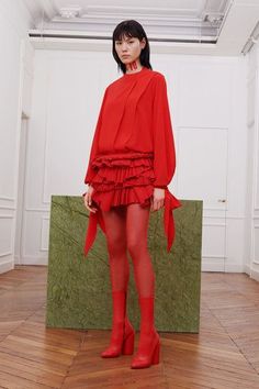 Givenchy A/W 2017 Fall Ready To Wear, Red Shirts, Woman In Red, Red Tights, Outfit Red, Moda Paris, 2017 Fashion Trends, Ideas Party, Winter Mode