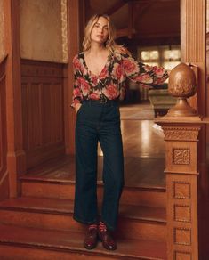 The Painter Pant. -- Rinse Wash – The Great. Chic Rigid Denim Pants, Chic Wide Leg Rigid Denim Pants, Jewel Top, Nyfw Street Style, The Painter, The Jewel, Button Up Blouse, Mode Inspiration, Office Outfits