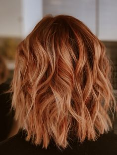 Cowboy Copper Balayage Short Hair, Ginger Hair 2023, Copper Hair With Highlights Blonde, Fall Copper Blonde Hair Color, Red Blonde Balayage Hair, Cowgirl Copper Hair With Blonde Highlights, Ginger With Balayage, Cooper Hair With Highlights Colour, Red Head With Lowlights