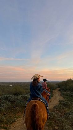 Wyoming Cowgirl Aesthetic, Summer Western Aesthetic, Wyoming Photoshoot, Ranch Wife Aesthetic, Country Lifestyle Aesthetic, Southern Aesthetic Country, Soft Country Aesthetic, Rancher Aesthetic, Western Asethic