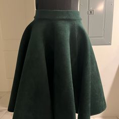 Beautiful Forest Green Classic Princess Skirt. Very Good Condition. This Vintage Alaia Piece Adds A Touch Of Class And Elegance To Any Wardrobe, Green Midi Skirt For Winter, Green Winter Midi Skirt, Green Flared Skirt For Winter, Winter Green Flared Skirt, Winter Flared Green Skirt, Vintage Alaia, Fleece Skirt, Green Princess, Class And Elegance