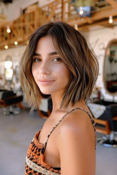 Are you searching for a hairstyle that’s both versatile and flattering? Look no further than the long layered bob! This iconic haircut has stood the test of time, offering a perfect balance of style and Wash And Wear Hairstyles, Ashy Blonde Highlights, Blonde Balayage Highlights, Edgy Pixie Cuts, Brunette Color