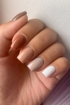 Gel Nail Designs Beige, Autumn Nails Plain Colour, Short Fall Nails Trendy, Simple Thanksgiving Nails Square, October Nails Fall Short Square, Solid Color Nails For Fall, Fall Nails Ideas Autumn Short Square, Fall Nail Inspo Short Square, Autumn Nails Acrylic Short Square