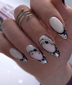 Clear Glitter Nails, Beautiful Nails Design, Nail Art Noel, Eye Nail Art, Art Deco Nails, Fancy Nails Designs, Pretty Nail Art Designs, Nail Art Designs Videos, Black Nail Designs