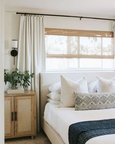 Bed Against Window, Window Behind Bed, Slaap Lekker, Bedroom Bliss, Style Deco, Bedroom Refresh, Remodel Bedroom, Master Bedrooms Decor, Main Bedroom