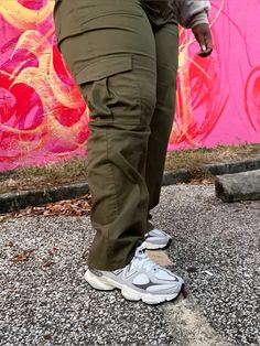 New balance 9060 sea salt, 9060, sneakers, sneakerhead, cargo pants, cargos, casual wear, everyday wear, casual outfit, plus size, ootd, kicks, grwm, outfit idea, black girl, style Cozy Baddie, Plus Size Cargo Pants Outfit, Casual Outfit Plus Size, Plus Size Ootd, Cargo Outfit, Grey New Balance