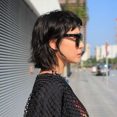 ¡Cambia tu look con estos modernos cortes! La entrada 5 cortes de cabello corto para iniciar con todo el 2022 se publicó primero en Mujer de 10: Guía real para la mujer actual. Entérate ya.. Mullets Hairstyle Women, Short Haircut Trends 2023, Short Shullet Hairstyles, Shullet Hairstyles Short, Short Shullet, Femme Mullet, Female Mullet Short, Shag Wolf Cut Short, Soft Mullet Short