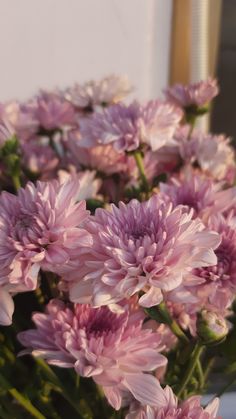 a bunch of pink flowers are in a vase