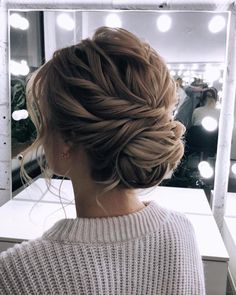 Loose Wedding Hair, Classic Wedding Hair, Classic Updo, Trendy Hairstyle, Wedding Hair Inspiration, Wedding Hairstyles Updo, Wedding Updo, Bridal Hair And Makeup, Hair Tutorials