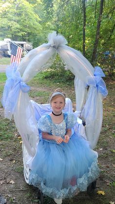 Cinderella Wheelchair Costume, Wheelchair Decorations Ideas For Wedding, Cinderella Trunk Or Treat, Cinderella Birthday Theme, Flower Girl Wagon, Cinderella Quinceanera Themes, Family Themed Halloween Costumes, Cinderella's Carriage