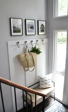 the entryway is clean and ready to be used as a place for hanging pictures