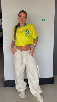 Blokecore Women, Brazilian Clothes, Vintage Tracksuit, Inspo Fits, Island Outfit, Bella Hadid Outfits