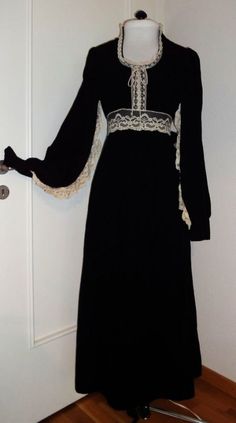 Wednesdaycore-the VFG parade for the week of March 27th | Vintage Fashion Guild Forums Dark 70s Fashion, 1940s Goth, Black Prairie Dress, 60s Goth, Medieval Goth, Gunne Sax Dress, Witch Fashion, 1940s Dresses