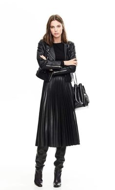 Boots With Pleated Skirt, Best Fall Outfits, Leather Skirt Outfit, Moda Chic