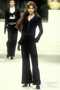 Chanel Pantsuit, Classic Chanel, Outfits 90s, Runway Outfits, Original Supermodels, Chanel Haute Couture