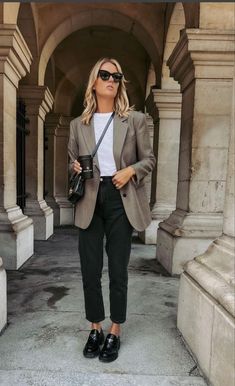 35+ '90s Fashion Trends That We Never Thought Would Be Fashionable Again, But They Are Stylish Work Outfits, Outfits For Work, Work Style, Fashion Mistakes