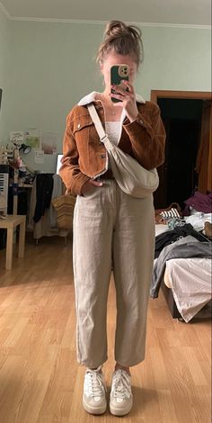 Artist Casual Outfit, Basic Everyday Outfits Casual, Uniqlo Women Outfit Casual, Uniqlo Women Outfit, Barista Fashion, Outfit Retro, Indie Fashion, Looks Vintage