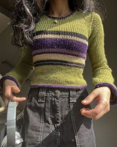 Green And Purple Crochet, Green And Purple Outfit, Outfit Knit, Hand Knit Sweater, Knit Outfit, Knit Fashion, Knitting Inspiration, Striped Sweater, Crochet Fashion